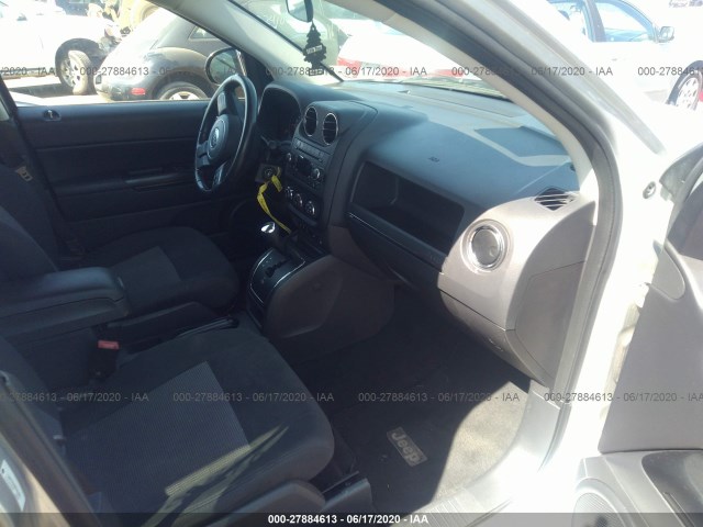 Photo 4 VIN: 1J4NT1FA2BD181305 - JEEP COMPASS 