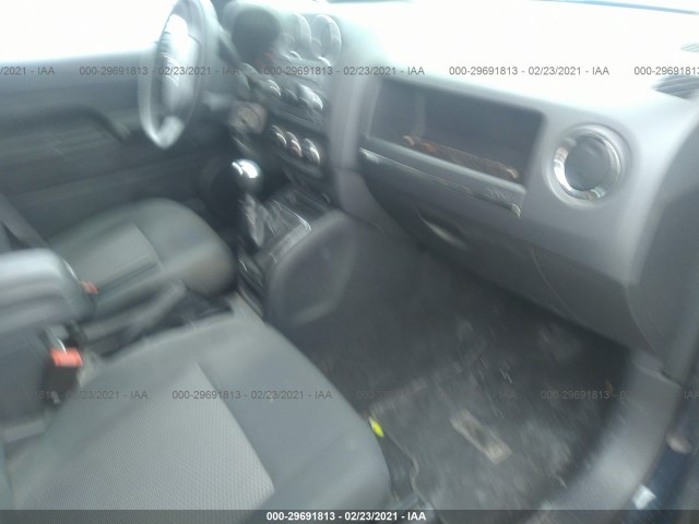 Photo 4 VIN: 1J4NT1FA3AD677244 - JEEP COMPASS 