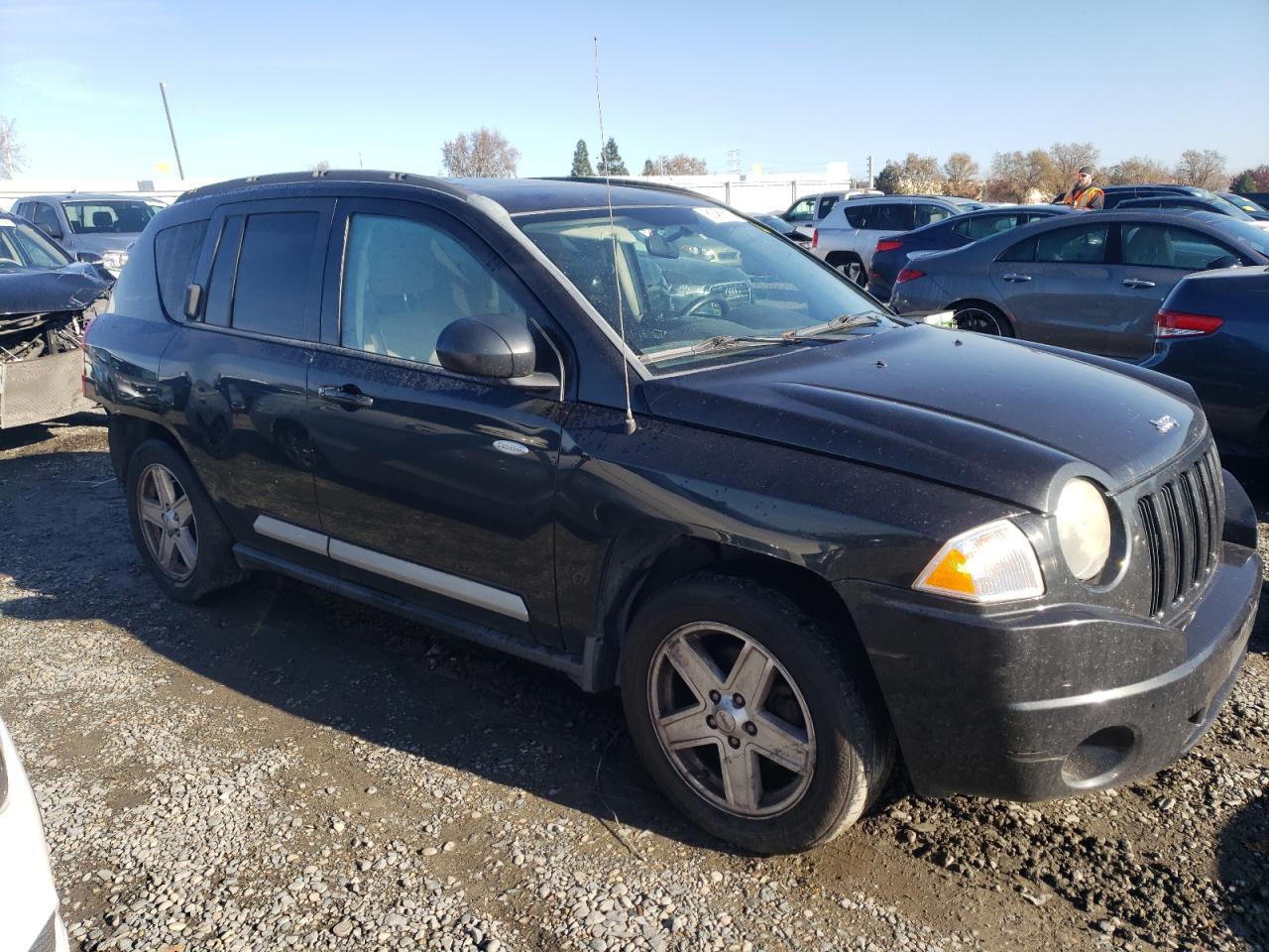 Photo 3 VIN: 1J4NT1FA4AD641451 - JEEP COMPASS 