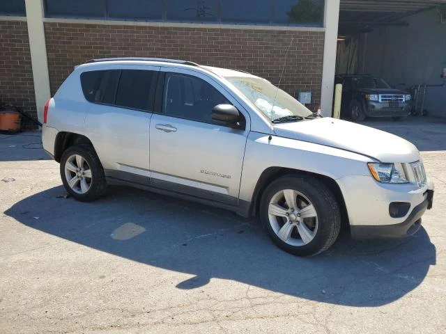 Photo 3 VIN: 1J4NT1FA9BD160046 - JEEP COMPASS SP 