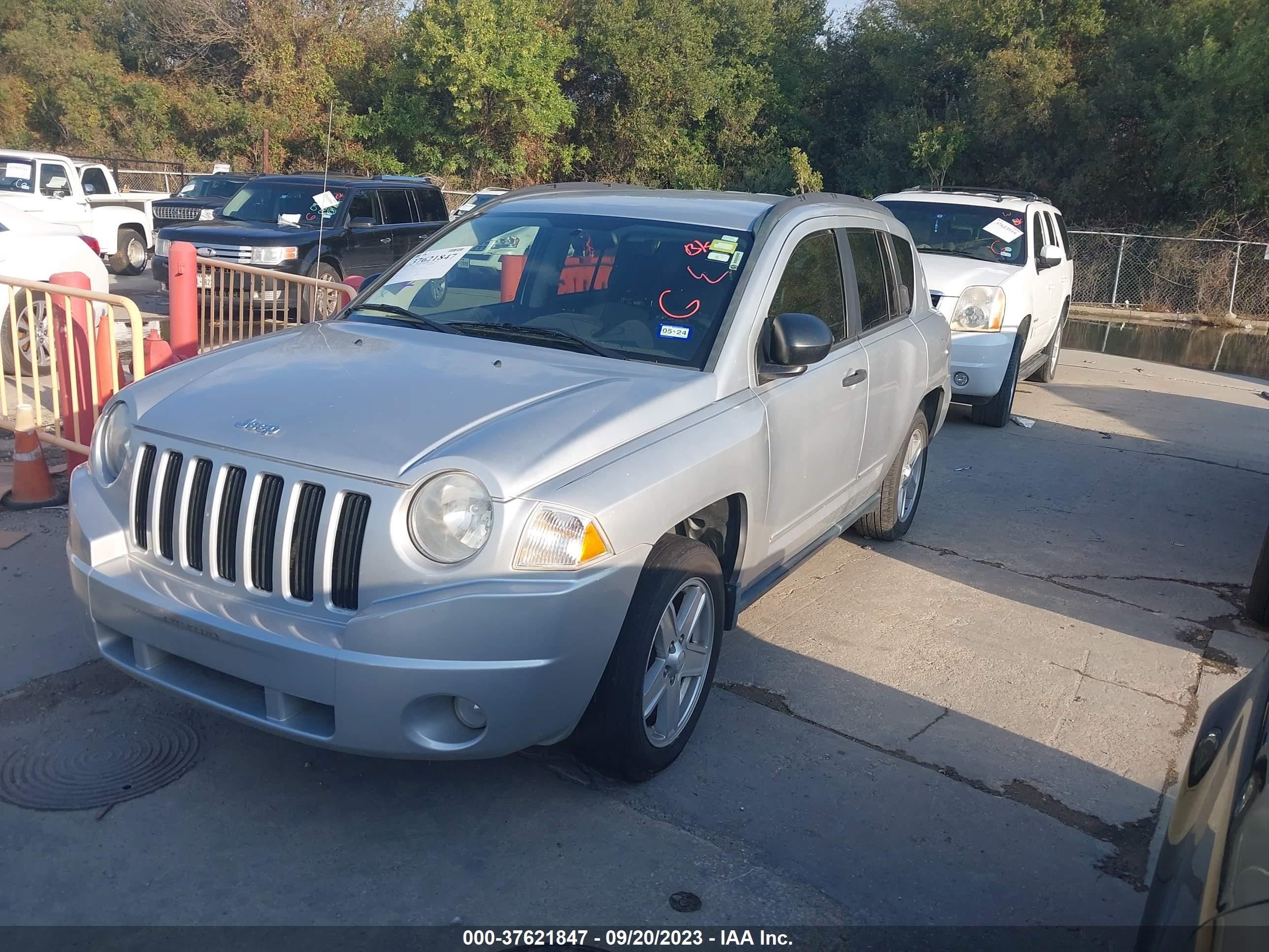 Photo 1 VIN: 1J4NT1FAXAD625951 - JEEP COMPASS 