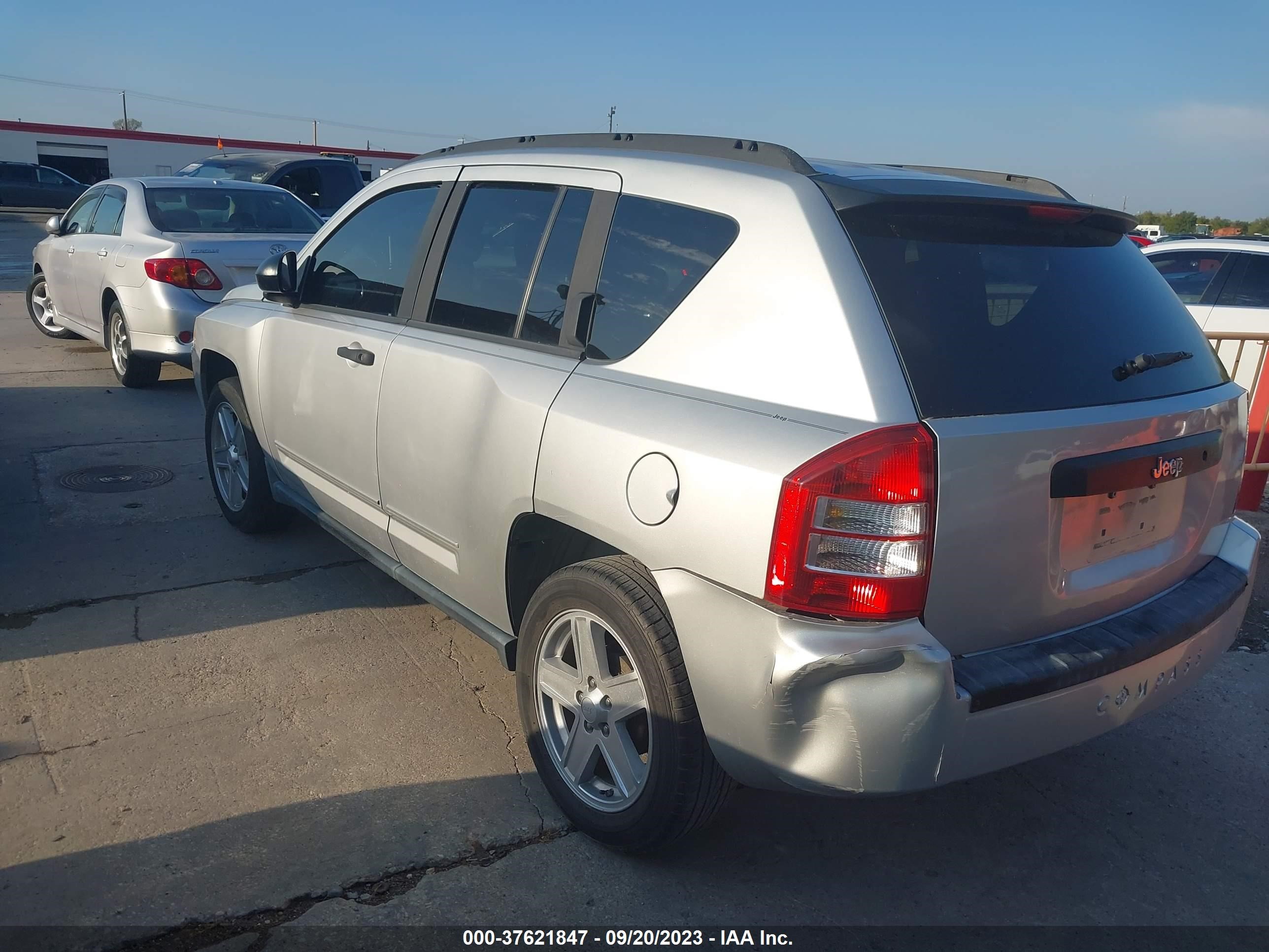 Photo 2 VIN: 1J4NT1FAXAD625951 - JEEP COMPASS 