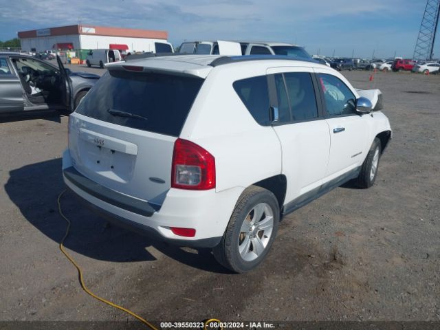 Photo 3 VIN: 1J4NT1FAXBD138170 - JEEP COMPASS 