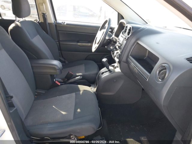 Photo 4 VIN: 1J4NT1FB0BD138901 - JEEP COMPASS 