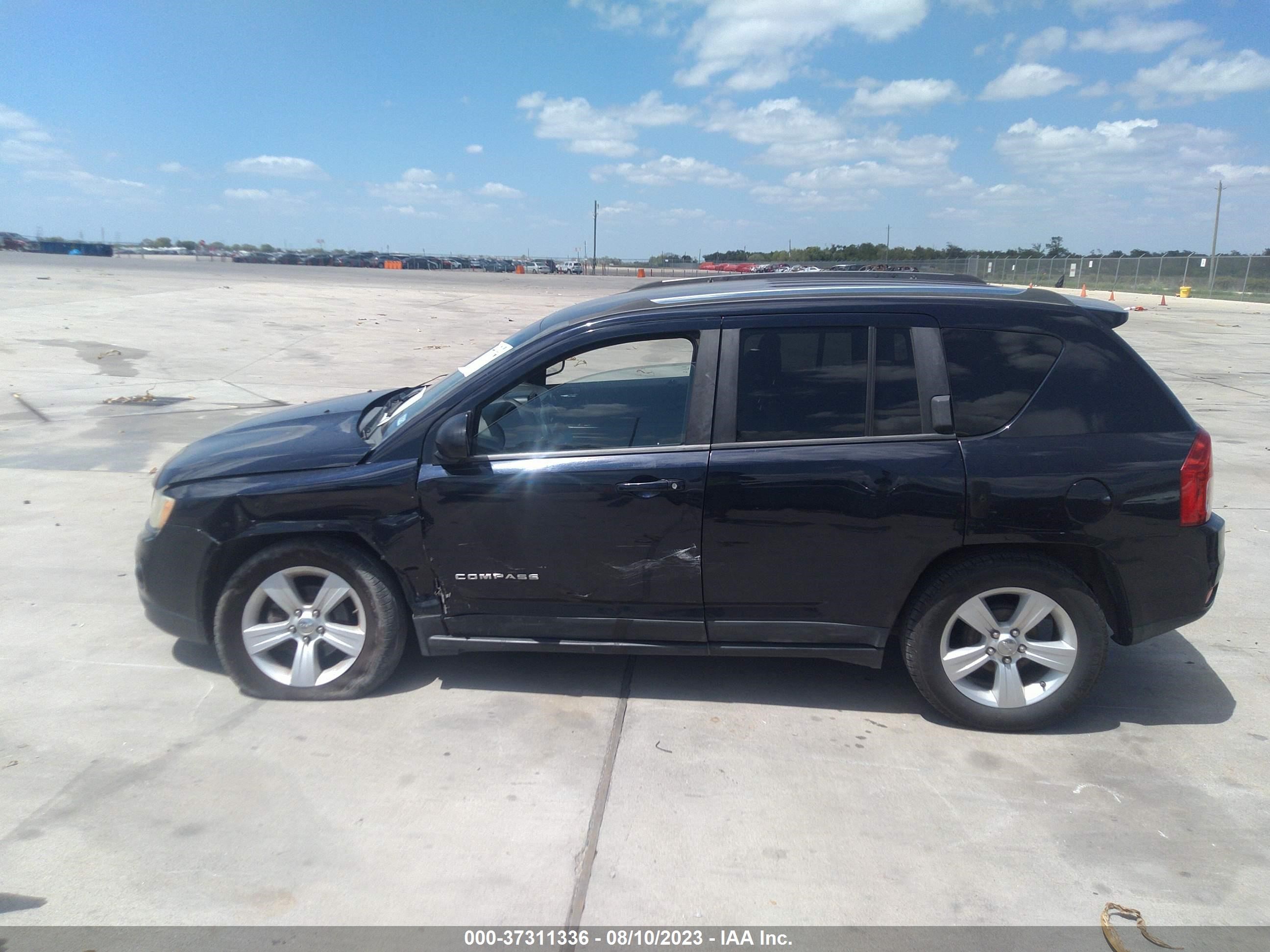 Photo 13 VIN: 1J4NT1FB0BD159649 - JEEP COMPASS 