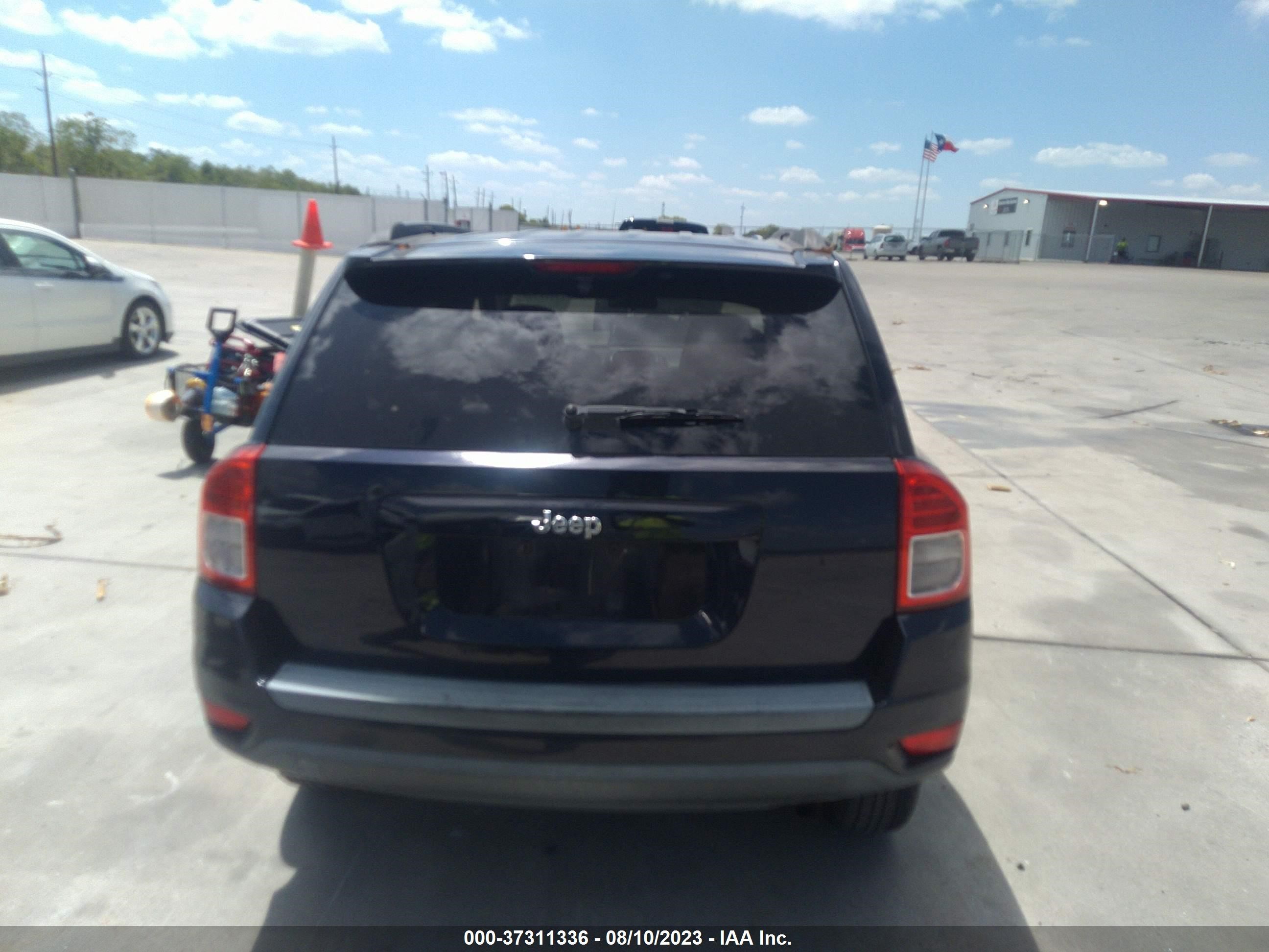 Photo 15 VIN: 1J4NT1FB0BD159649 - JEEP COMPASS 