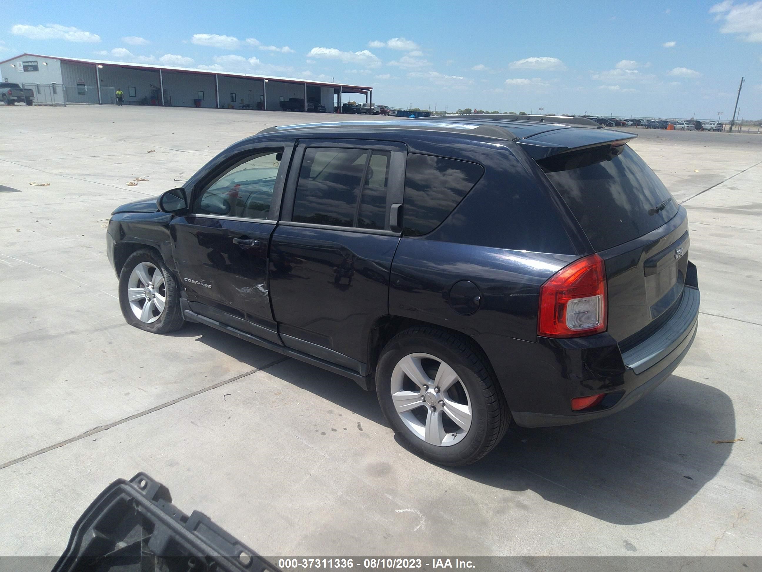 Photo 2 VIN: 1J4NT1FB0BD159649 - JEEP COMPASS 