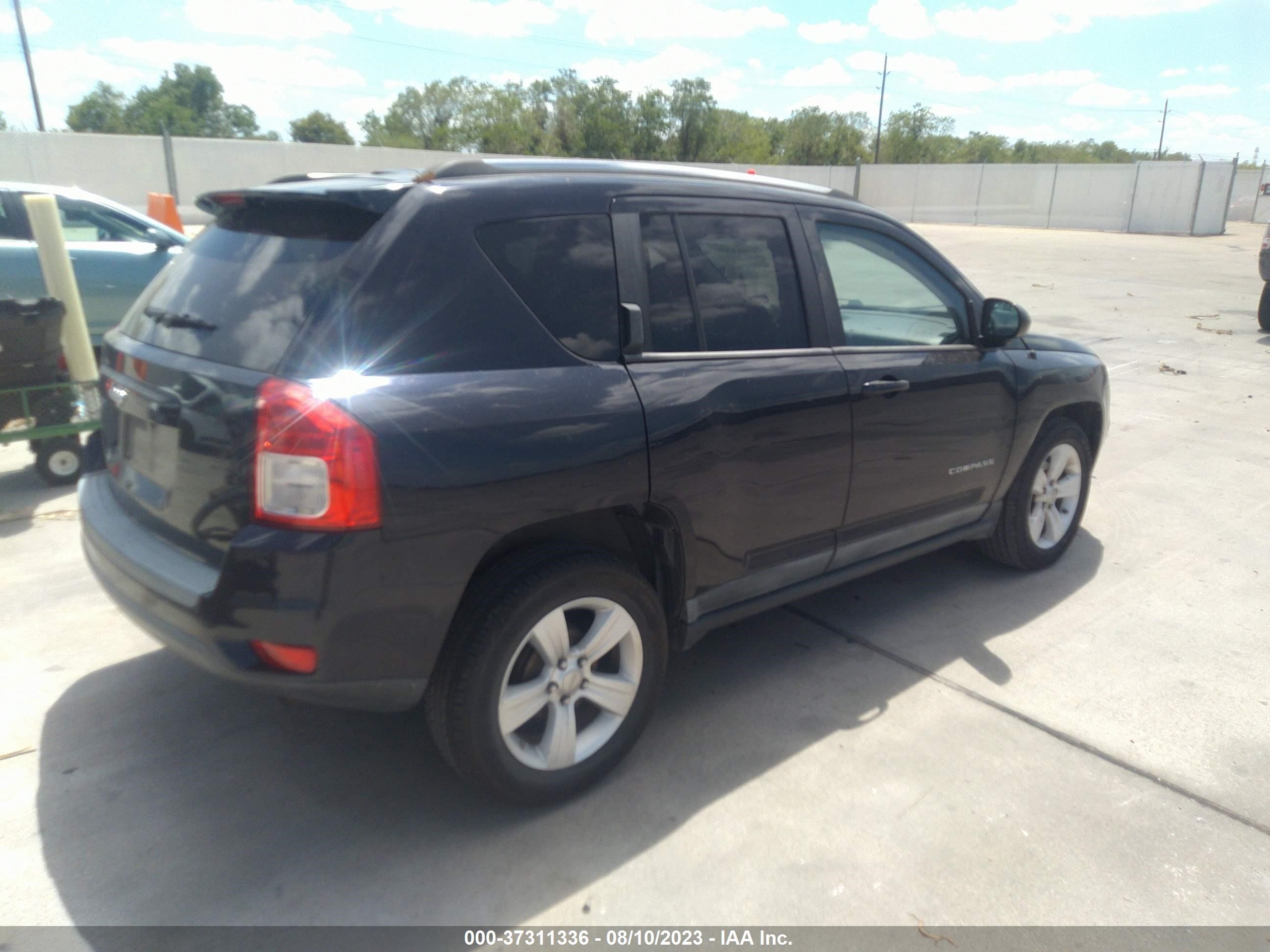 Photo 3 VIN: 1J4NT1FB0BD159649 - JEEP COMPASS 