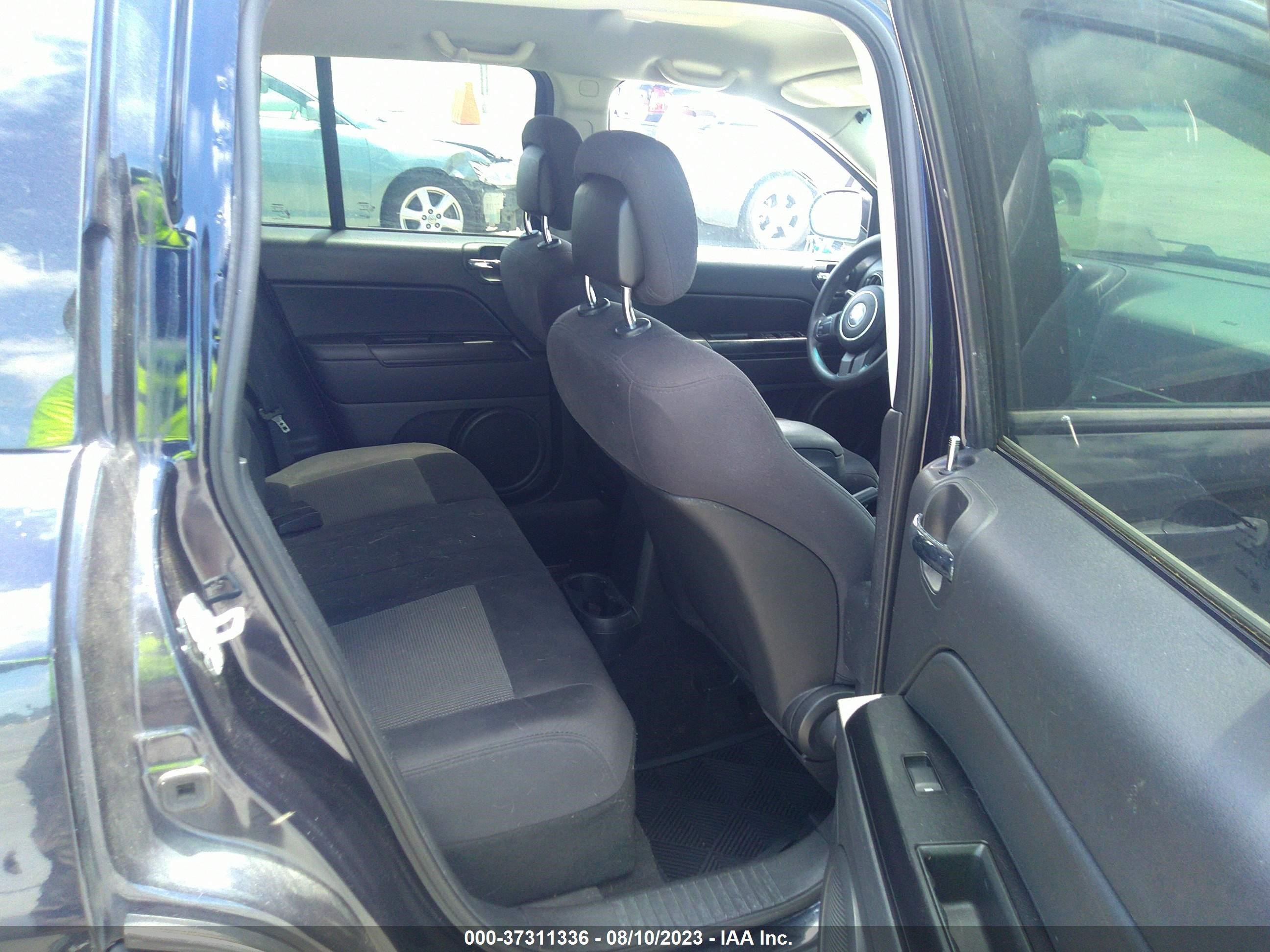 Photo 7 VIN: 1J4NT1FB0BD159649 - JEEP COMPASS 