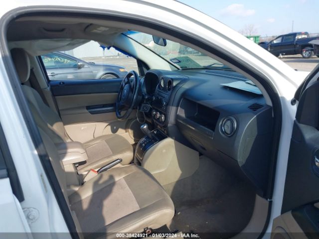 Photo 4 VIN: 1J4NT1FB0BD192215 - JEEP COMPASS 