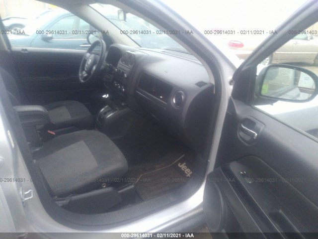 Photo 4 VIN: 1J4NT1FB0BD228064 - JEEP COMPASS 