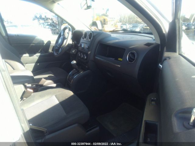 Photo 4 VIN: 1J4NT1FB0BD236018 - JEEP COMPASS 