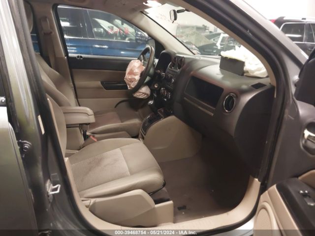 Photo 4 VIN: 1J4NT1FB0BD245253 - JEEP COMPASS 