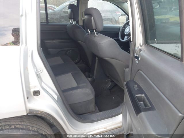 Photo 7 VIN: 1J4NT1FB1BD159529 - JEEP COMPASS 