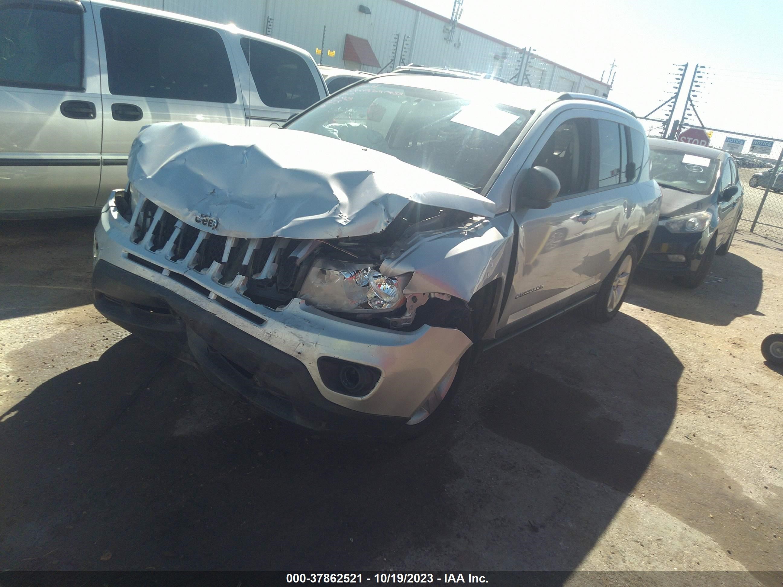 Photo 1 VIN: 1J4NT1FB1BD160213 - JEEP COMPASS 