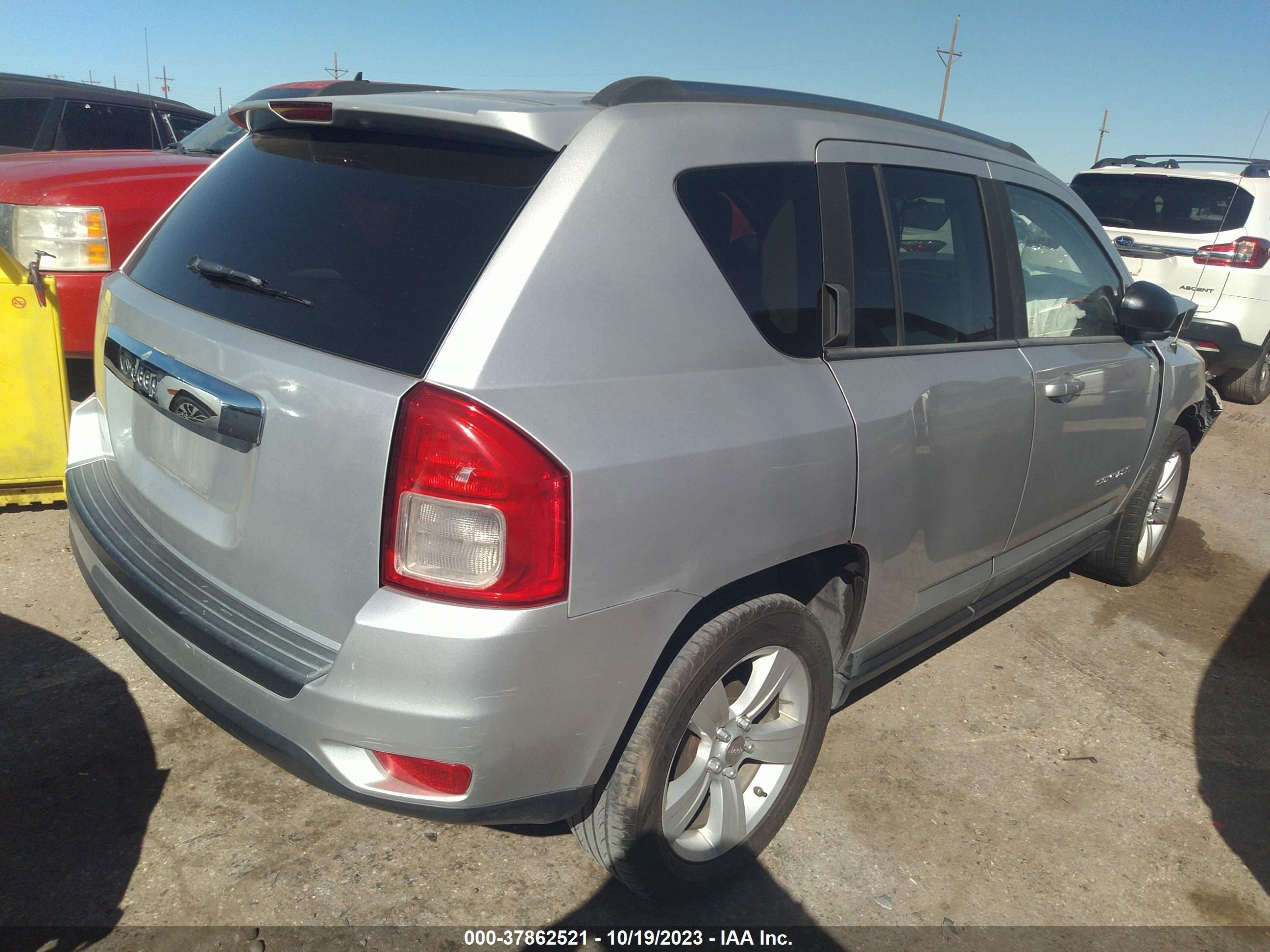 Photo 3 VIN: 1J4NT1FB1BD160213 - JEEP COMPASS 