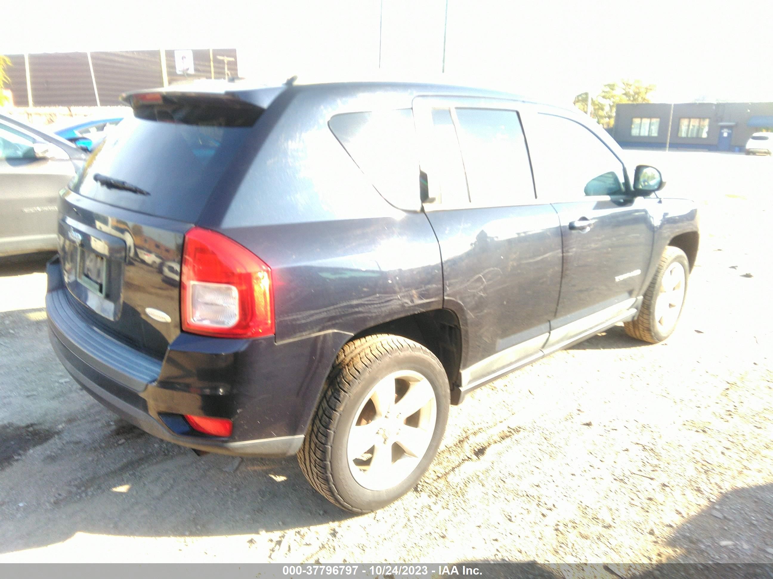 Photo 3 VIN: 1J4NT1FB1BD176783 - JEEP COMPASS 