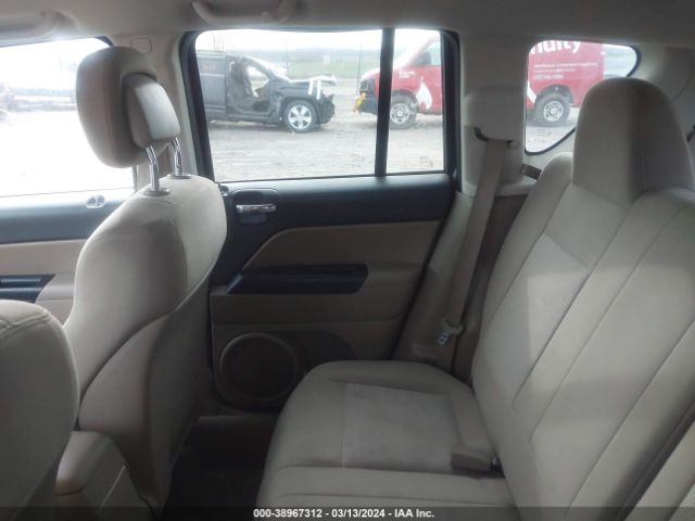 Photo 7 VIN: 1J4NT1FB1BD208258 - JEEP COMPASS 