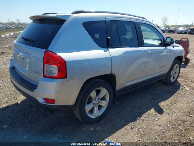 Photo 3 VIN: 1J4NT1FB1BD236500 - JEEP COMPASS 