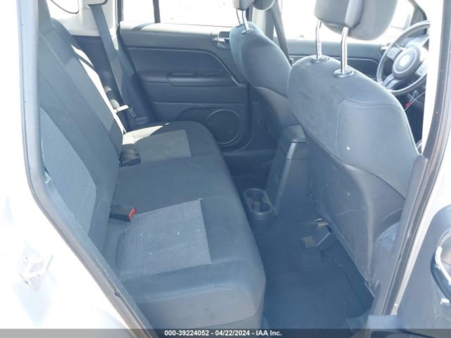 Photo 7 VIN: 1J4NT1FB1BD236500 - JEEP COMPASS 