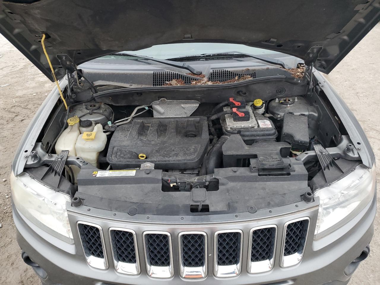 Photo 10 VIN: 1J4NT1FB1BD246170 - JEEP COMPASS 