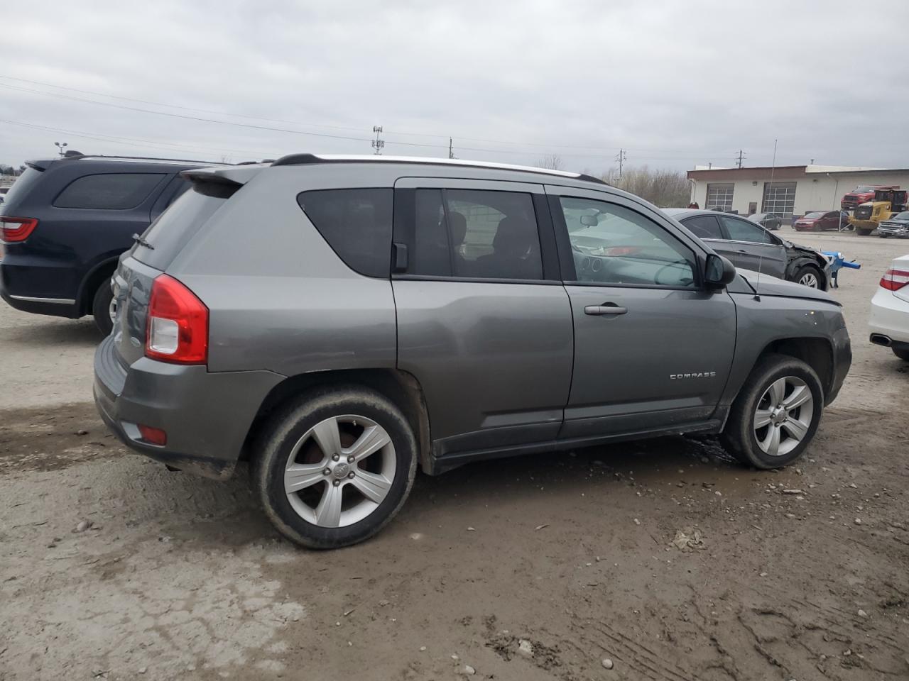 Photo 2 VIN: 1J4NT1FB1BD246170 - JEEP COMPASS 