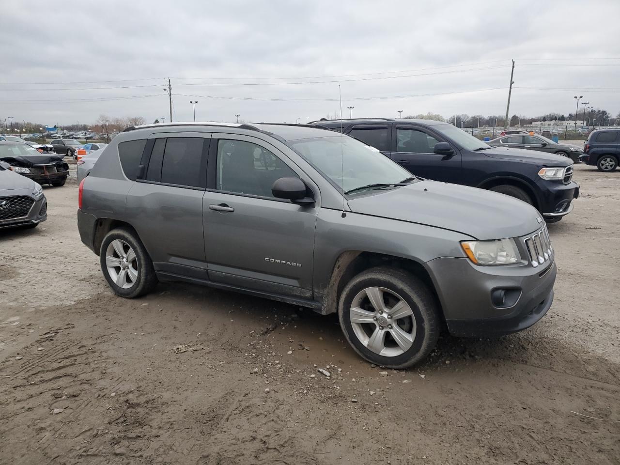 Photo 3 VIN: 1J4NT1FB1BD246170 - JEEP COMPASS 