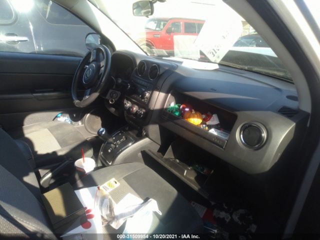 Photo 4 VIN: 1J4NT1FB2BD151147 - JEEP COMPASS 