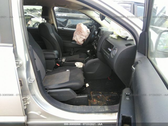 Photo 4 VIN: 1J4NT1FB2BD230480 - JEEP COMPASS 