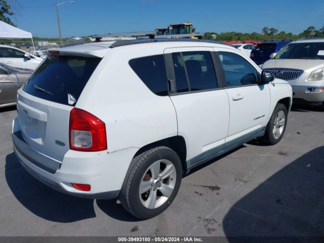 Photo 3 VIN: 1J4NT1FB2BD246243 - JEEP COMPASS 