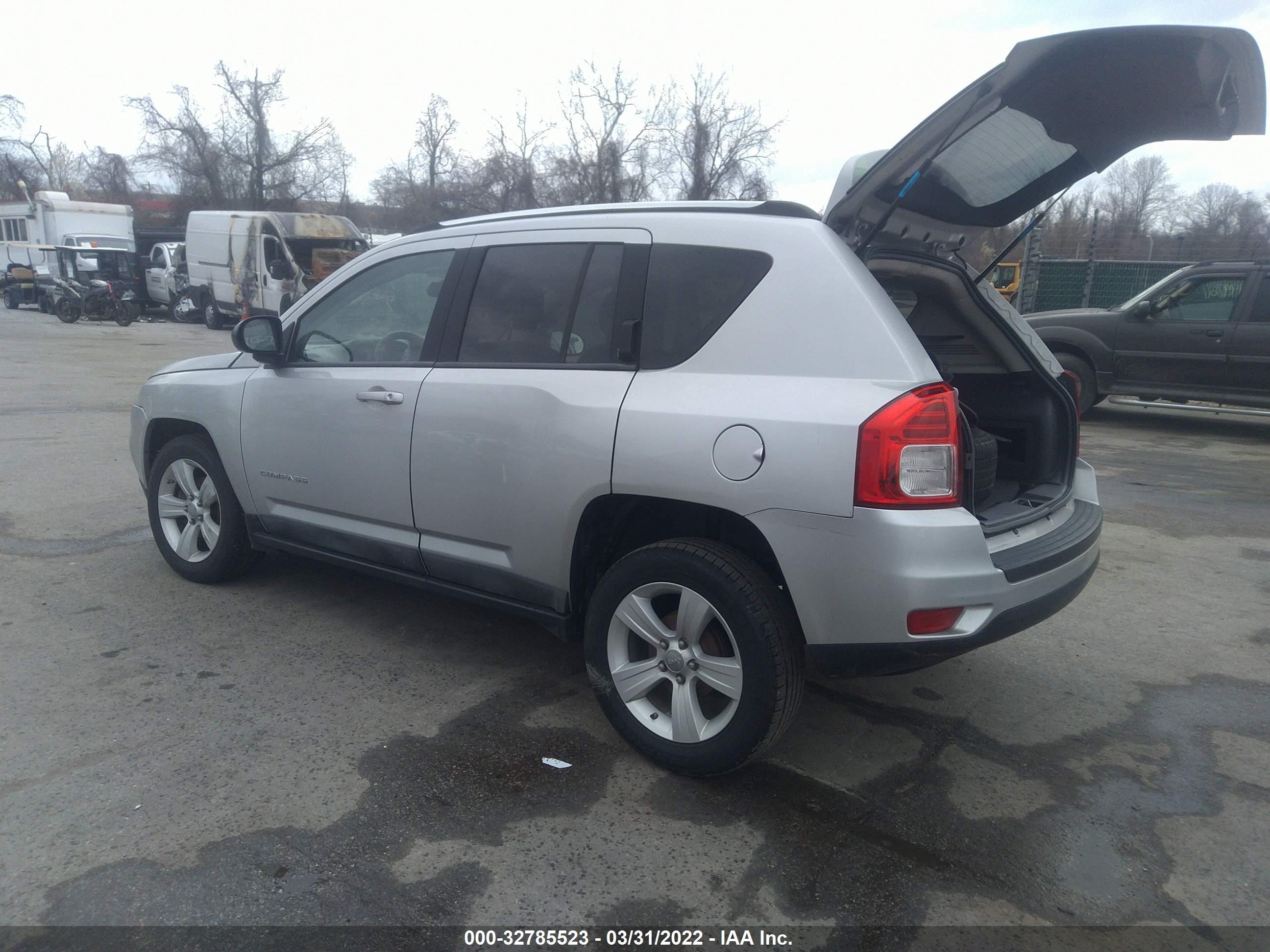 Photo 2 VIN: 1J4NT1FB3BD140318 - JEEP COMPASS 