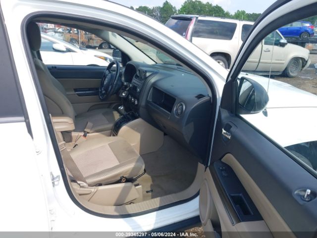 Photo 4 VIN: 1J4NT1FB4BD175241 - JEEP COMPASS 