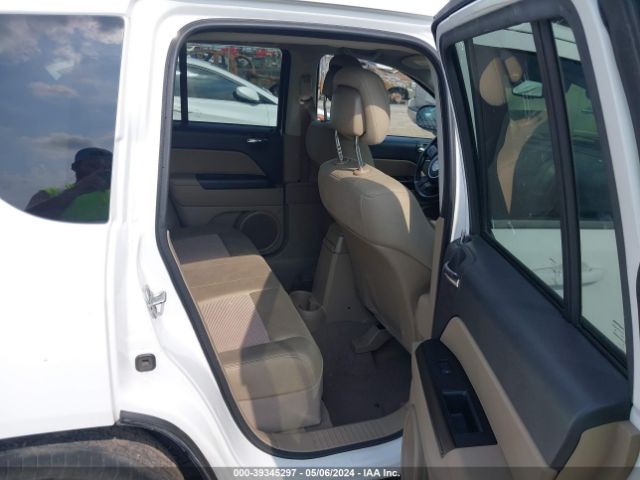 Photo 7 VIN: 1J4NT1FB4BD175241 - JEEP COMPASS 