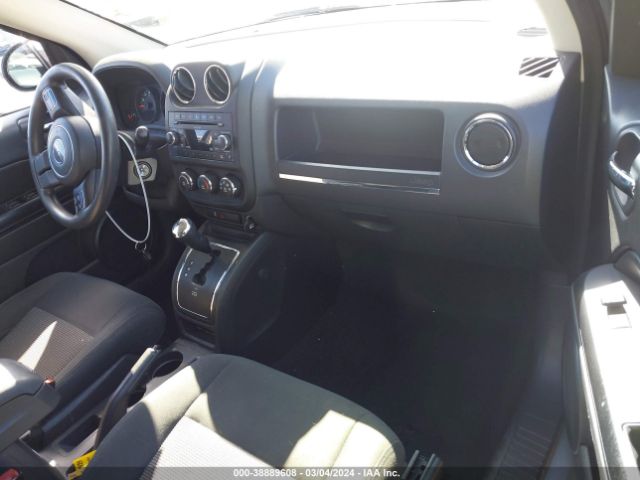 Photo 4 VIN: 1J4NT1FB5BD287773 - JEEP COMPASS 