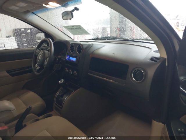 Photo 4 VIN: 1J4NT1FB6BD155802 - JEEP COMPASS 