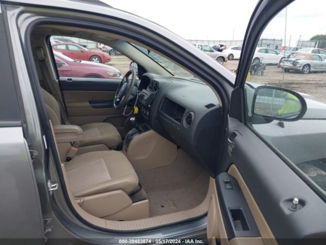 Photo 4 VIN: 1J4NT1FB8BD230872 - JEEP COMPASS 