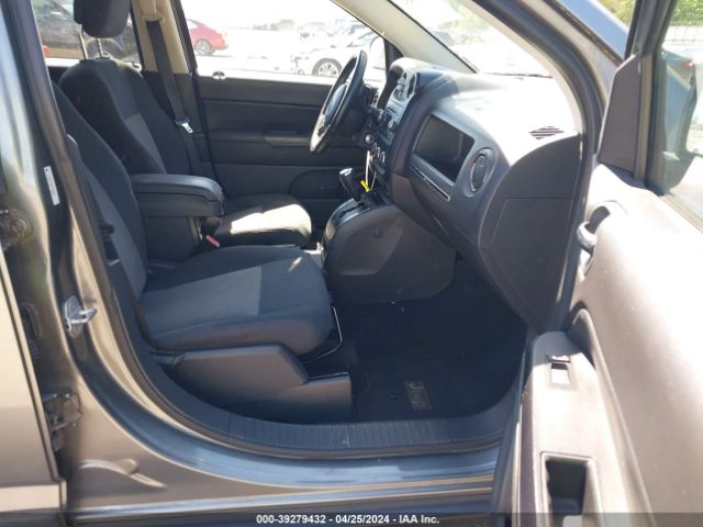 Photo 4 VIN: 1J4NT1FB8BD260857 - JEEP COMPASS 