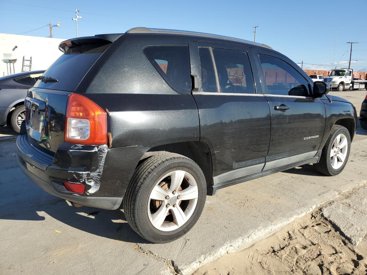 Photo 2 VIN: 1J4NT1FBXBD159559 - JEEP COMPASS 