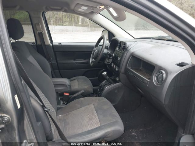 Photo 4 VIN: 1J4NT1FBXBD224488 - JEEP COMPASS 