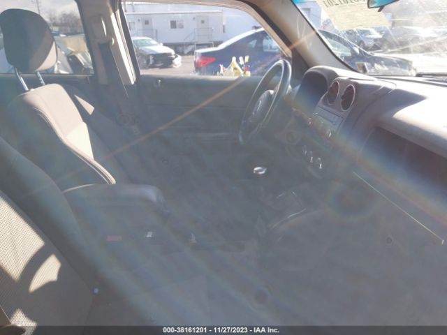 Photo 4 VIN: 1J4NT1GA0BD209617 - JEEP PATRIOT 