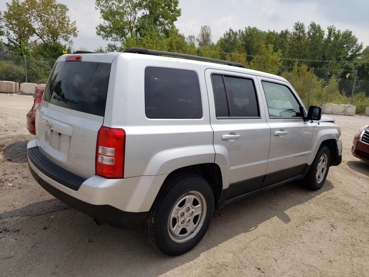 Photo 2 VIN: 1J4NT1GA1BD176367 - JEEP LIBERTY (PATRIOT) 