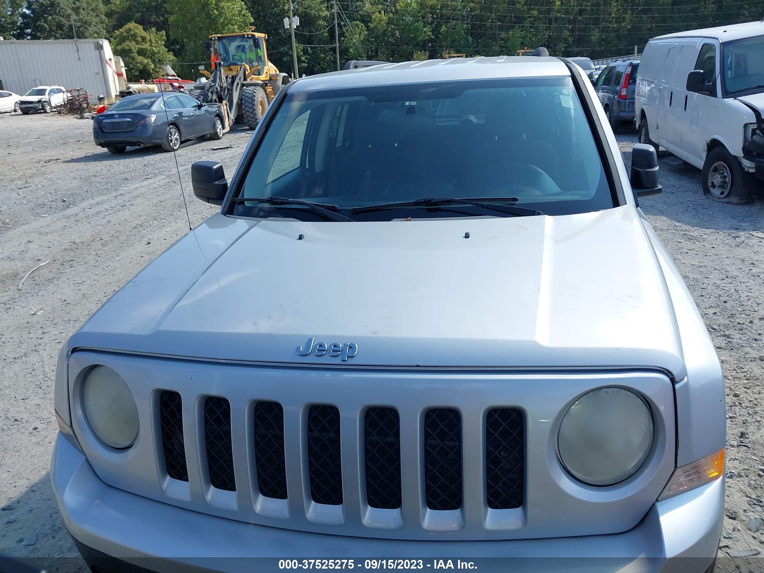 Photo 11 VIN: 1J4NT1GA1BD202837 - JEEP LIBERTY (PATRIOT) 