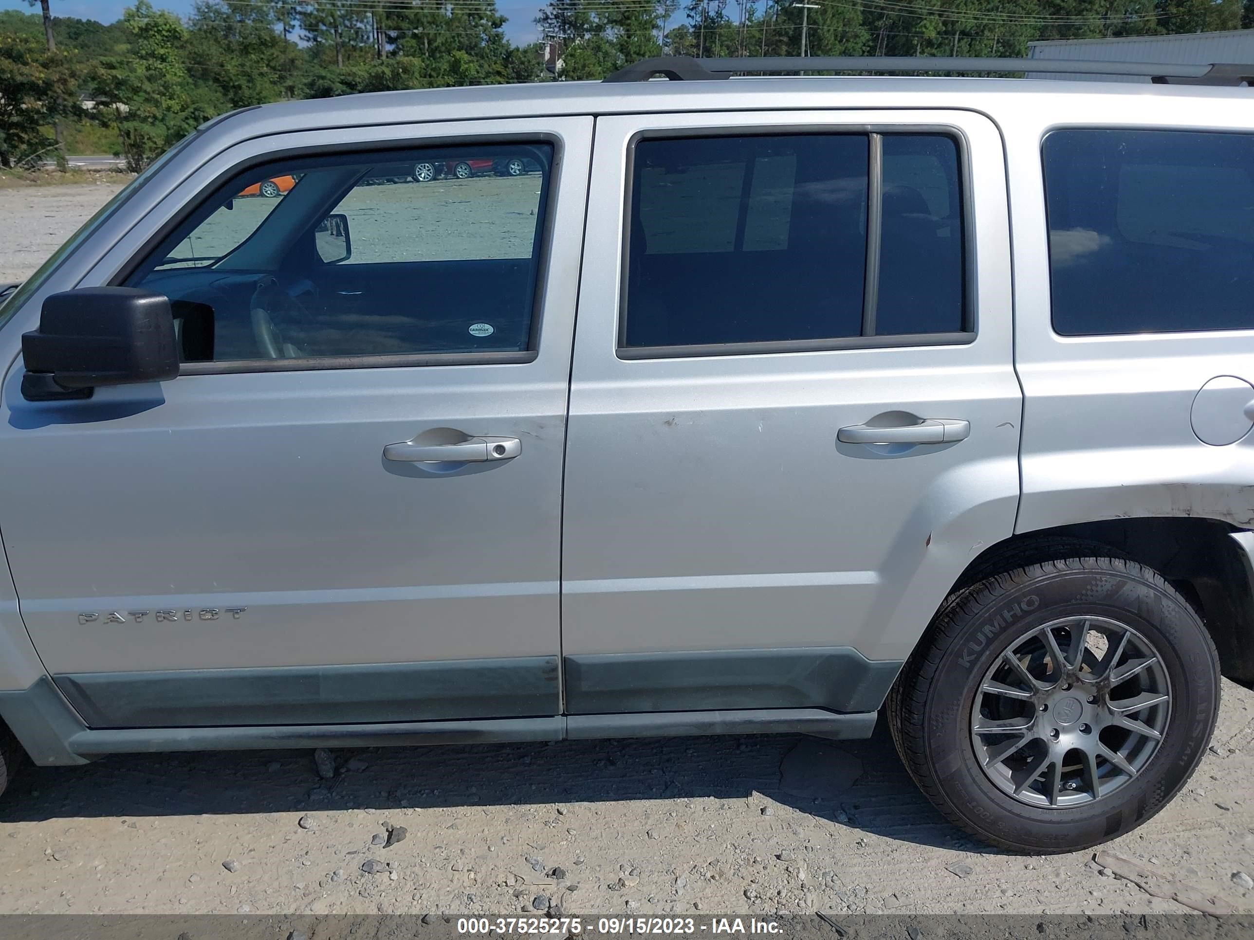 Photo 13 VIN: 1J4NT1GA1BD202837 - JEEP LIBERTY (PATRIOT) 