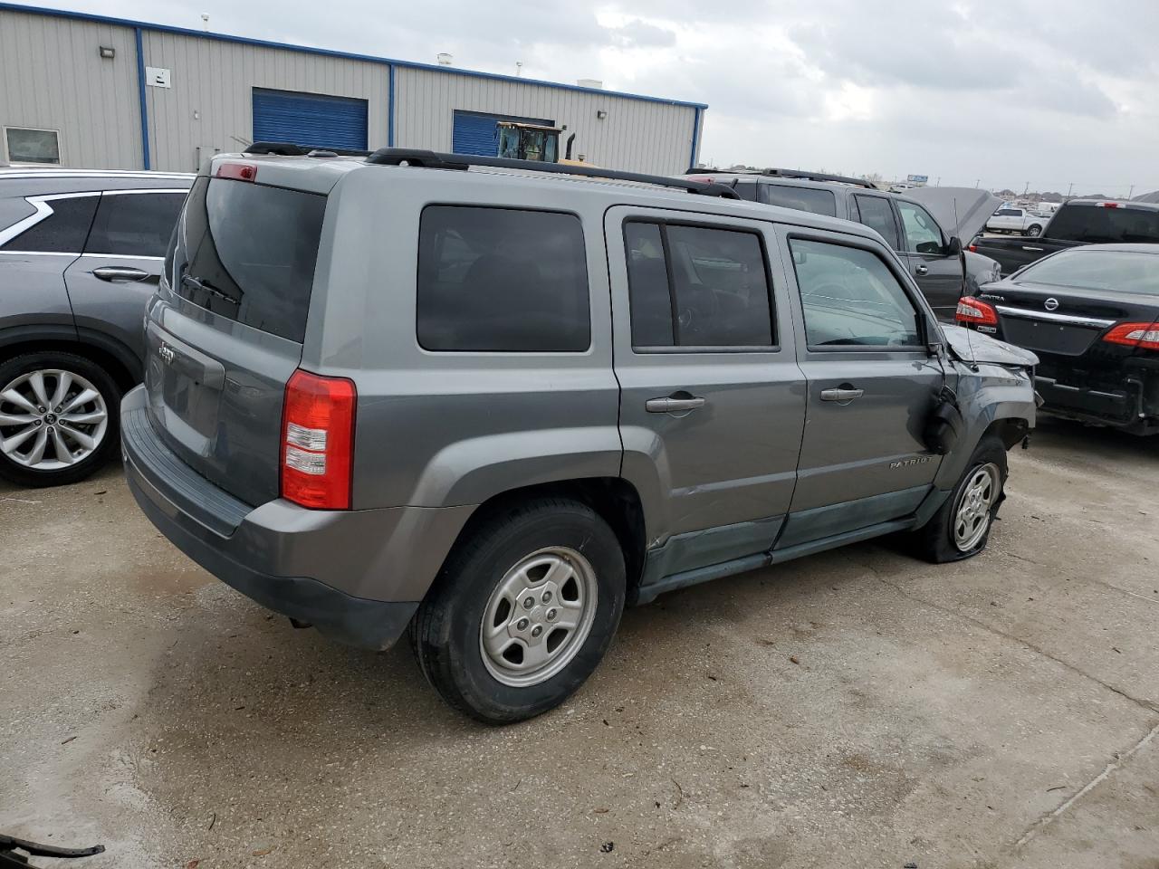 Photo 2 VIN: 1J4NT1GA2BD225043 - JEEP LIBERTY (PATRIOT) 