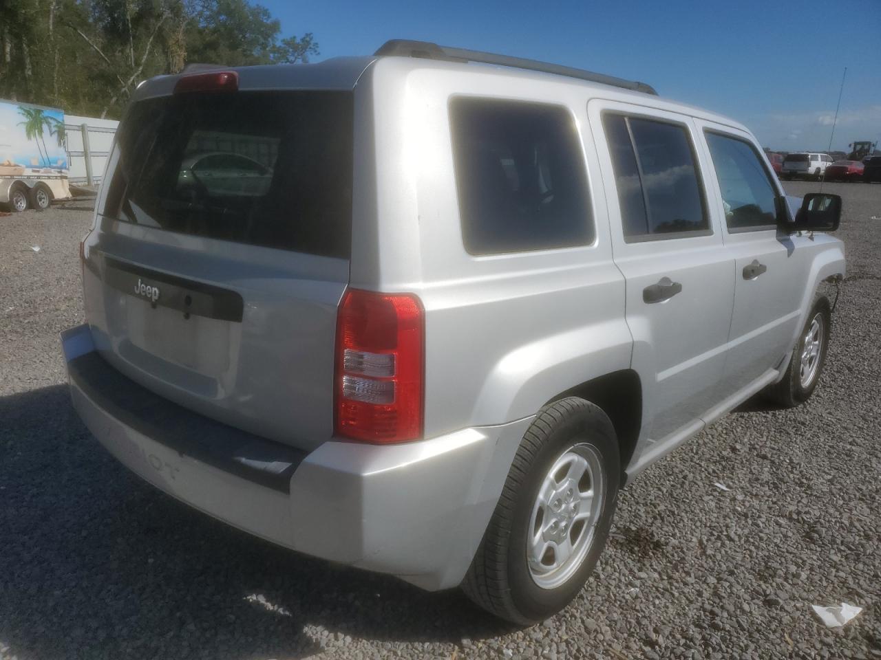 Photo 2 VIN: 1J4NT1GA5AD671217 - JEEP LIBERTY (PATRIOT) 