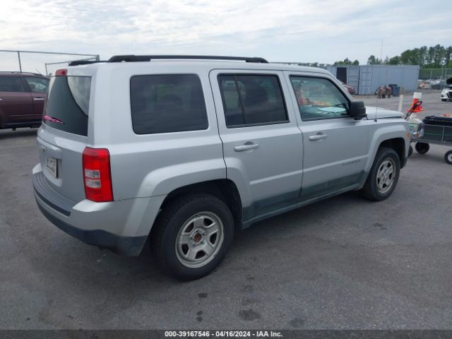 Photo 3 VIN: 1J4NT1GA6BD211159 - JEEP PATRIOT 