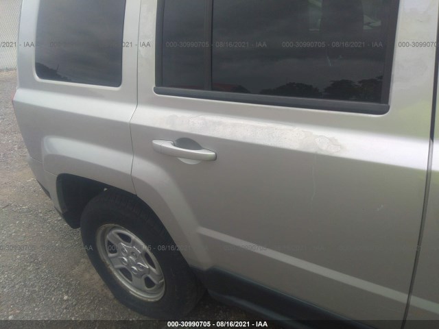 Photo 5 VIN: 1J4NT1GA7BD270608 - JEEP PATRIOT 