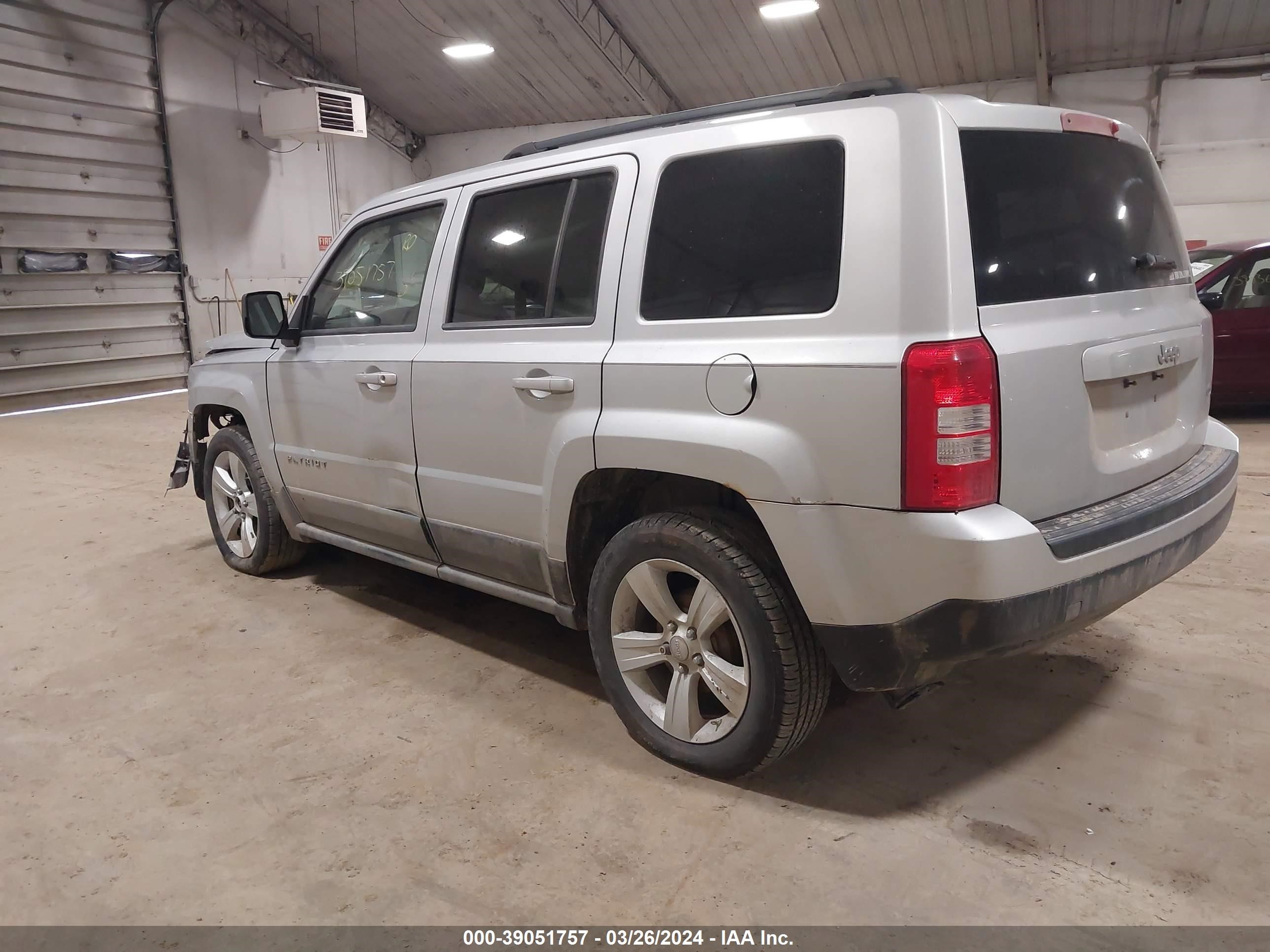 Photo 2 VIN: 1J4NT1GA9BD105322 - JEEP LIBERTY (PATRIOT) 