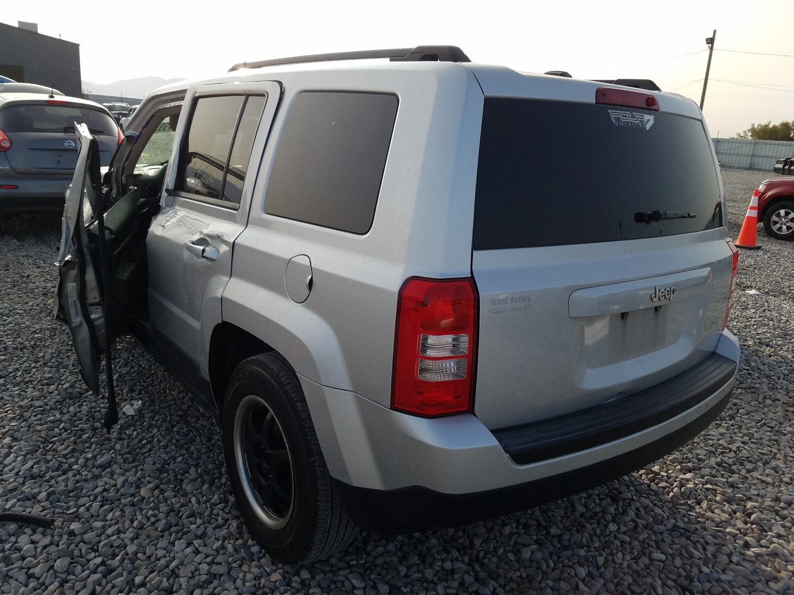 Photo 2 VIN: 1J4NT1GA9BD271159 - JEEP PATRIOT SP 