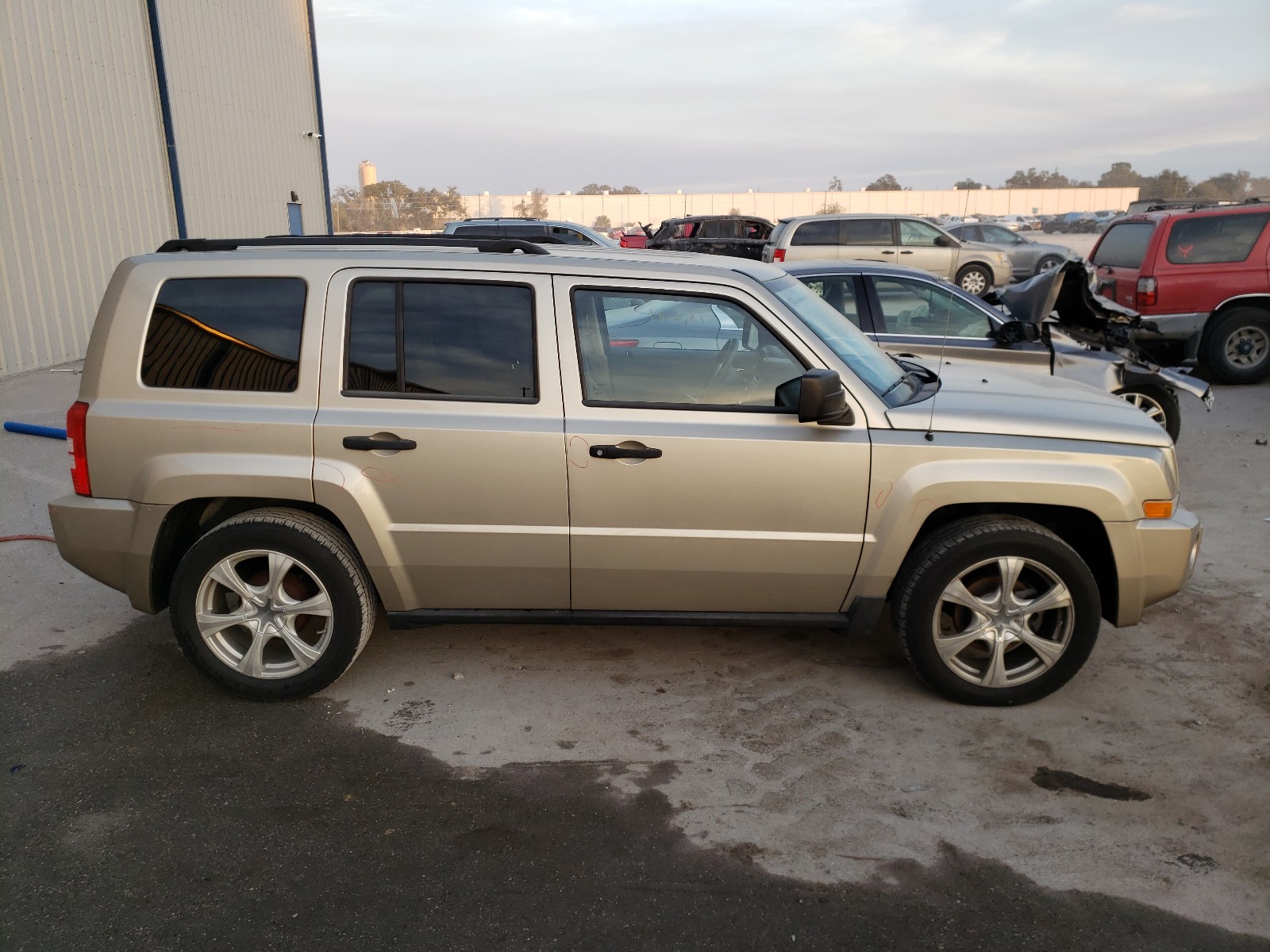 Photo 8 VIN: 1J4NT1GAXAD652663 - JEEP PATRIOT SP 